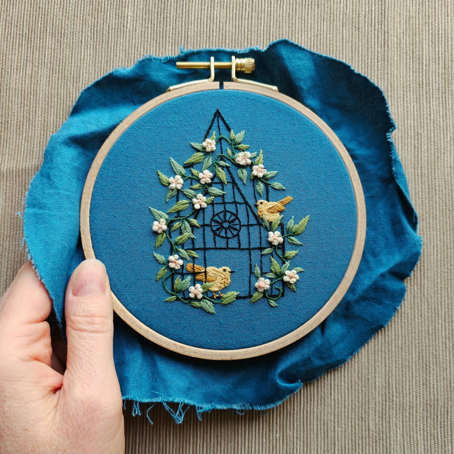 "Fly free" bird hand embroidery craft kit