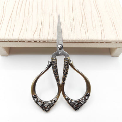 Vines Pattern Vintage Style scissor