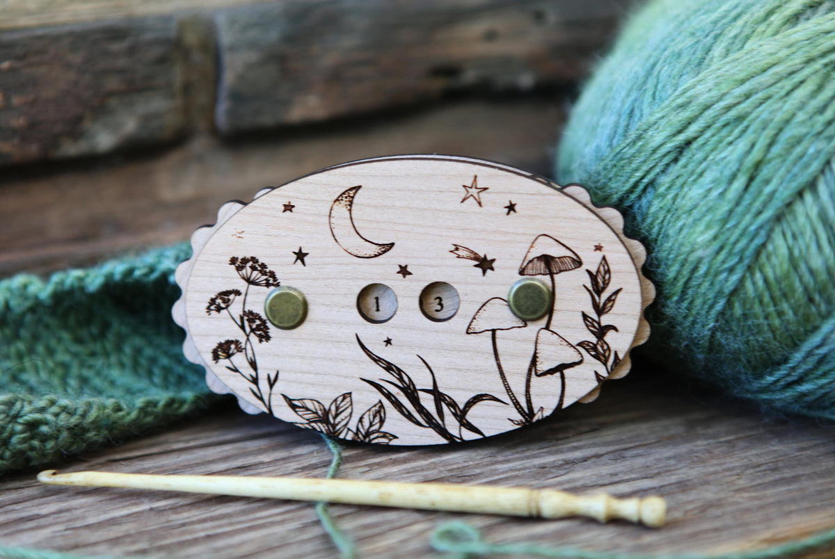 Wooden Star & Moon Knitting Row Counter: Cherry