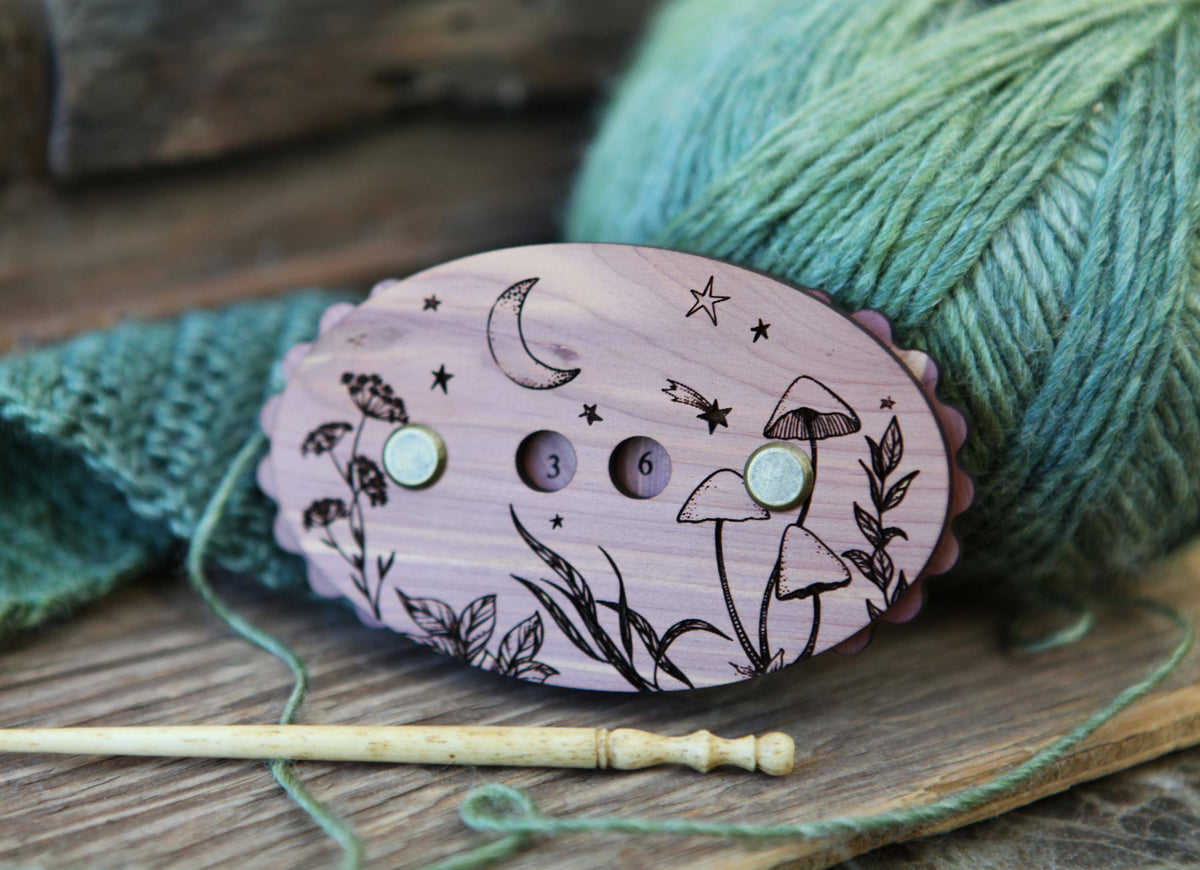 Wooden Star & Moon Knitting Row Counter: Cherry