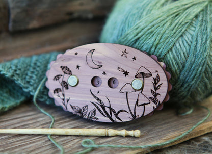 Wooden Star & Moon Knitting Row Counter: Cherry